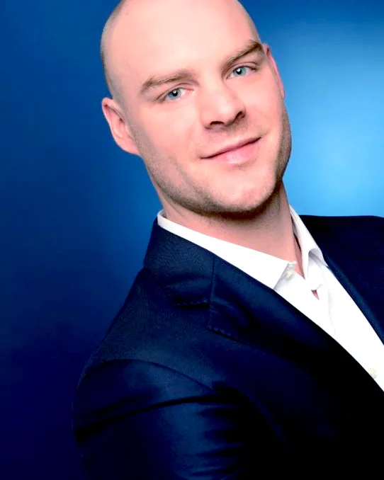 Porträtaufnahme von Sebastian Flüter
